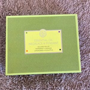 Essential oils necklace and pendant